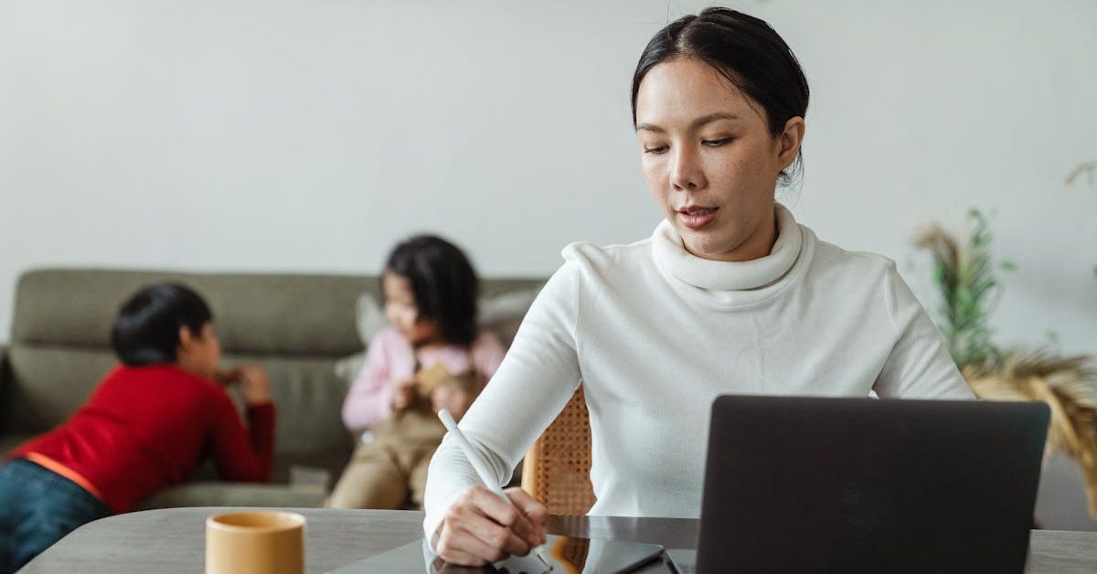 5 Ways Singaporean Families Can Manage Finances in 2024